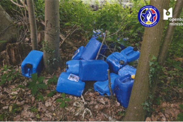 Diest - 72 bidons met mogelijk drugsafval in Diest aangetroffen